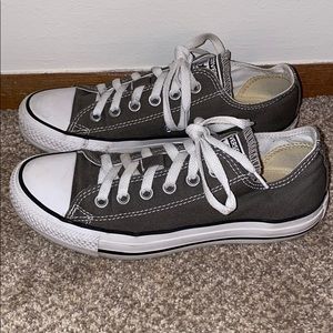 Grey converse!